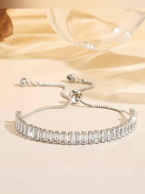 NEW! Elegant Silver Crystal Adjustable Bracelet. Luxury Bracelet 💎 A8-281